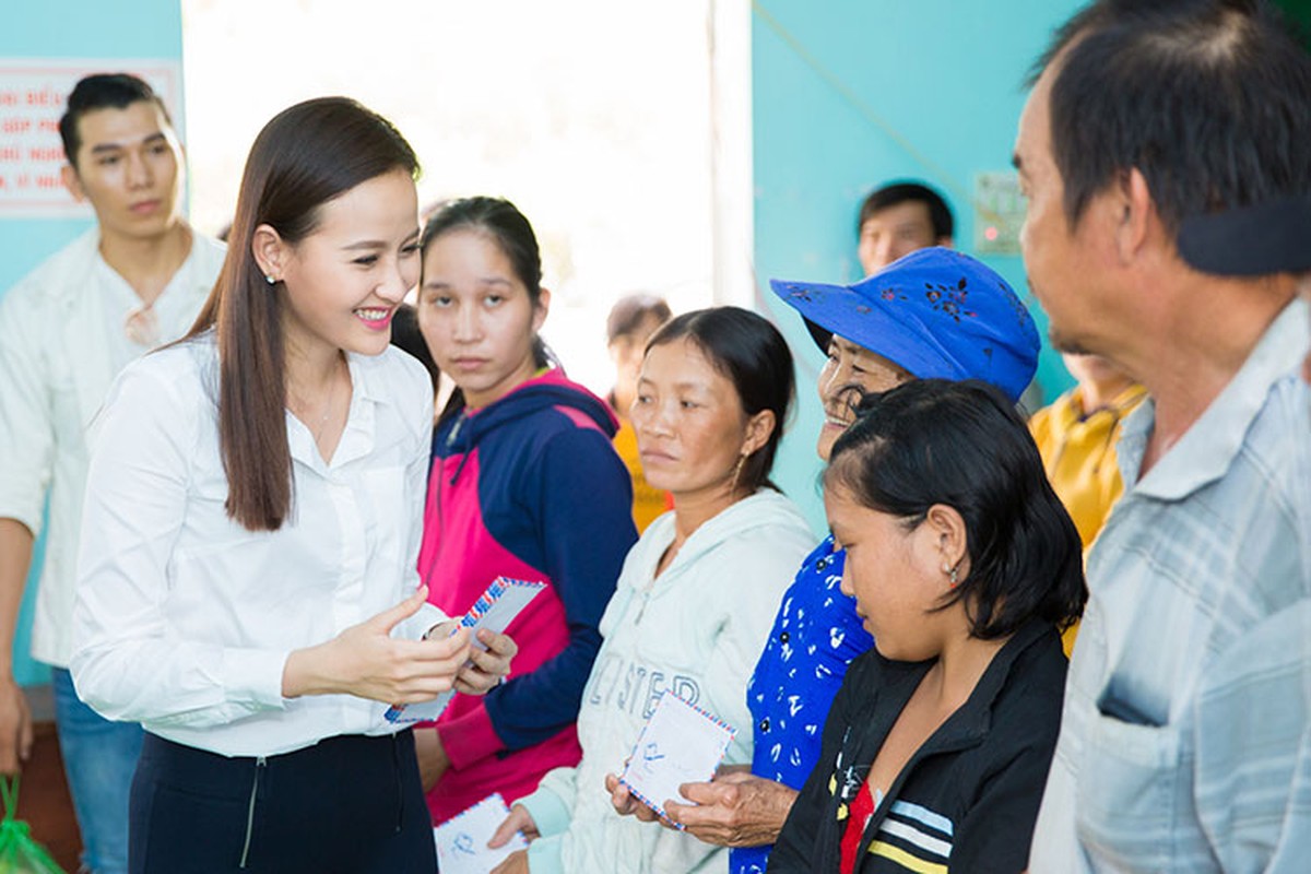 Sau dang quang Miss Globe, Khanh Ngan trich tien thuong den Phu Yen tu thien-Hinh-5